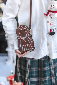 “这是新鲜出炉的姜饼～希望您能喜欢🎄 ”