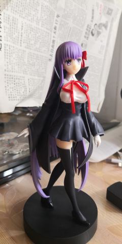 眼镜厂的BB,分成头、身、地台三个件,眼镜厂包装内部是纸壳,