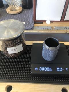 香气充足，但是喝上去甜感感觉不是很突出，做意式在潜度烘焙下表