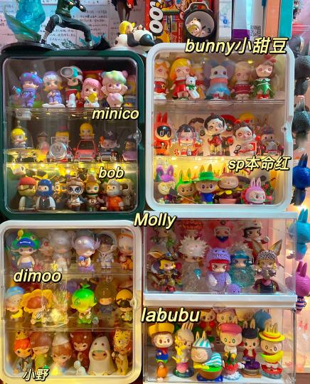 😱入娃坑45天小结：
没想到会以这种方式 开年就走上氪金之路
书桌位置一面墙已满 小娃暂且告一段落

入的系列也比较杂 
从最初的巨雷娃开始
到后来官盒旗舰店 端盒 小车和一番赏 
（还有几只特别款和