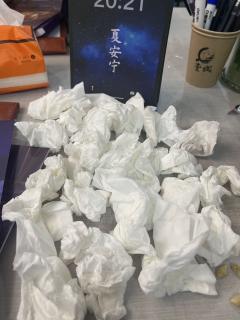 “我的囡囡啊，值得世界上最好的爱。”
“囡囡，不要怕，小姨来