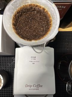 手冲
烘焙程度：中浅度烘焙
处理方式：日晒处理
冲煮器材：泰