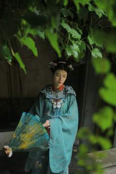 设备:单反
尺码:身高162,体重98,s码
长衫:瞳莞四时