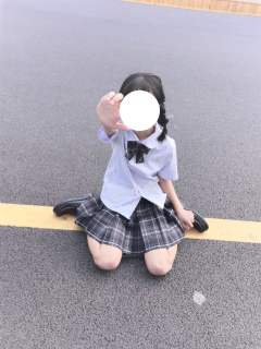 咩嘢YYDS!上衣搭配的是泰国衬衫,裙子是咩嘢,布料非常舒服