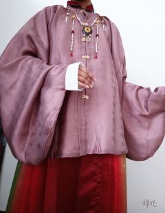 【基本信息】
尺码:m
身高:160
颜色:朱砂色
产品:琵