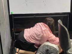 你不像任何人。

如果你要写爱情，你就不能只写我爱你。
你要