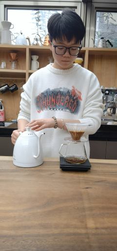 无锡本地的精品咖啡店，老板是台湾人，春节期间的豆荒，快递也进