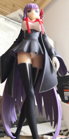 眼镜厂的BB,分成头、身、地台三个件,眼镜厂包装内部是纸壳,