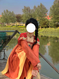 记录和朋友第一卖花
教师节我们周围花店招人去卖花 ，然后我和