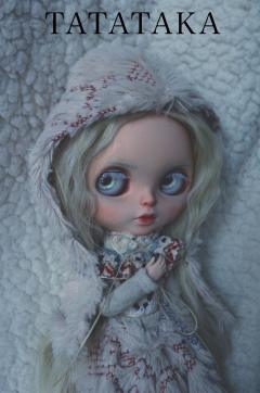 以杀手汉娜为原型的白化娃，眉毛是青色的。