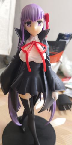 眼镜厂的BB,分成头、身、地台三个件,眼镜厂包装内部是纸壳,