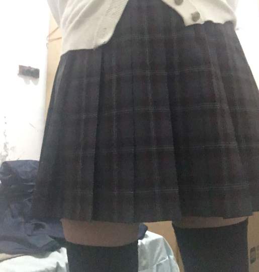 p1是优马叔早期的一条裙子，很校供
p2是衬衫是梗豆与狗哥的联名（超爱狗子！！）裙子忘记是哪家的了，但是是很漂亮的小裙子
p3是梗豆与哈利波特的联名，买的一套，很好看，但是衬衫质量不是很好，穿一洗一，