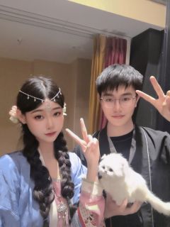 阿秋也喜欢小白,比世间任何人,任何事,都要喜欢……
体验角