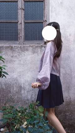 设备：荣耀V40
身陷：155/40/S码

上衣是来自黎渃