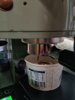 上次就想试试了，结果买成了抹茶味的…
这次香草的总算是没出岔