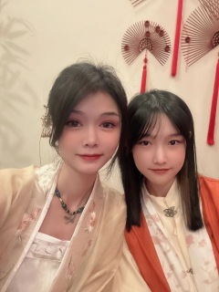 “他让我相信了人间景色,让我从此以后,多了一个身份,这个世界