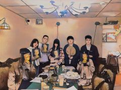 顾飞星，你愿意嫁给我吗？
那天，倒在地上沉默的神明再也没有做