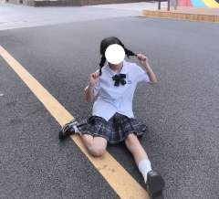 咩嘢YYDS!上衣搭配的是泰国衬衫,裙子是咩嘢,布料非常舒服