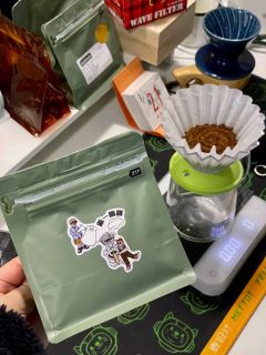 之前带同事去新一喝咖啡，就买了一包爪哇寄存在我这可以帮着代冲