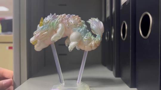 开灯：丑东西辣到我眼睛了关灯：夜…夜光…..有点..帅！！！酷啊！！