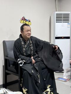 谁说,西夜的黄沙,吹不落上京城的梨花。
类型:古风 架空