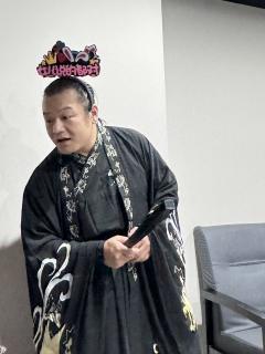 谁说,西夜的黄沙,吹不落上京城的梨花。
类型:古风 架空