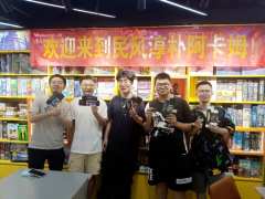 阿卡姆仲夏夜,欢迎来到民风淳朴阿卡姆!
当天很多慕名而来的小
