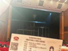 踏血寻痕的故事进入到了第三部,舞台也从小剧场搬到了中剧场,可