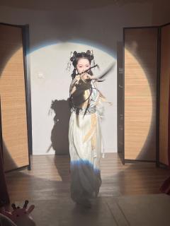 对不起啊大家,
我尽力了,
但终究未活成你们想要的样子。