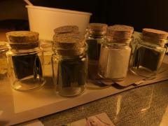 “寒蝉死去的第六年，你终于迟缓地爱上祂，隔着万水千山、隔着生