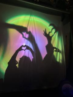 “寒蝉死去的第六年，你终于迟缓地爱上祂，隔着万水千山、隔着生