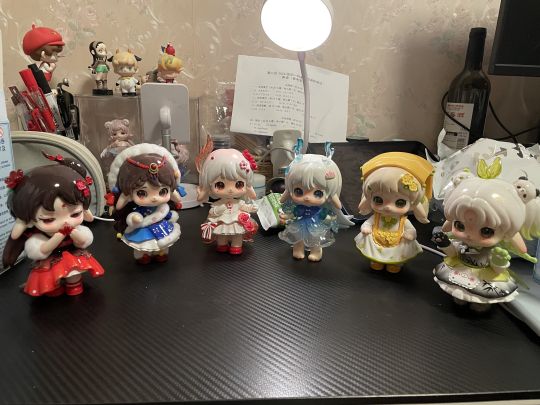 性价比真的可以，露比超级可爱，从看到他家大娃开始心动的，眼睛里像有星辰大海，设计也很精巧。关键是买了好多家的盲盒，这家的质检让我感觉很用心，有小牌牌写着质检员。品质真的可以，基本无暇。对比妹妹，真的好