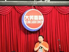 推荐理由:在大笑喜剧看脱口秀还送了场魔术表演,没见过的形式好