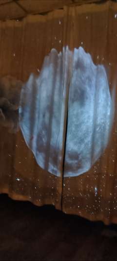 神明休憩的间隙,我仰望高台上的垂怜
烛火将熄的夜晚,神坛下你
