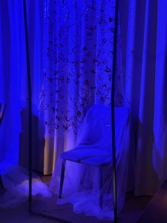 “全部的我都清醒地意识到要离开你,然而爱却推着我,坚定地走向