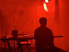 两具躯体，一个灵魂，
爱比死更冷，所以爱你，
是我送你的一场