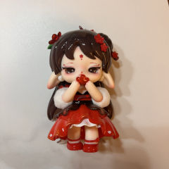 眼睛很有特点，裙子带珠光细闪，很漂亮的一只大娃