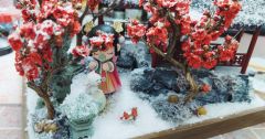 白日流云暖，梅花初雪晴。