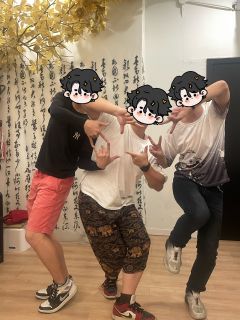 是谁都要出2了还在补课1?
😐是我们
打完原地成团坐等店