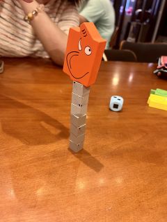 远远看过去以为是大象在采石堆里演杂技，仔细一看才知道原来是大