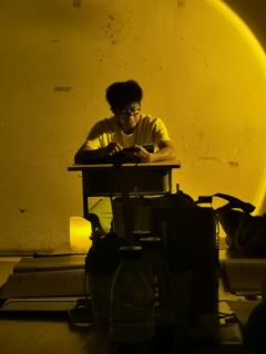 “我是她的女儿，得像她心疼我一样心疼她。”
“她心疼我，就像