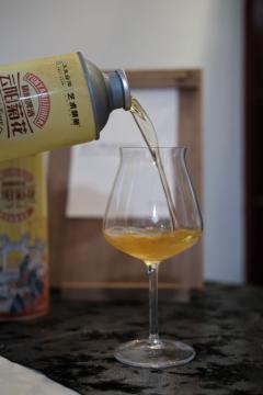 你喝过菊花味的啤酒嘛
艺术精酿的一乡一品又出新品了,这次是
