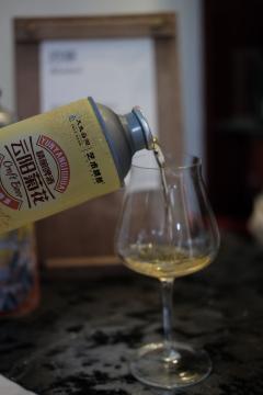 你喝过菊花味的啤酒嘛
艺术精酿的一乡一品又出新品了,这次是