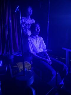 我们的爱是落叶与风，是走向死亡的宣判。是红色的曼陀罗，狂热，