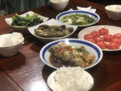 佳期不可再,
风雨杳如年。
如落了一场漫长的雨,晦暗难明,