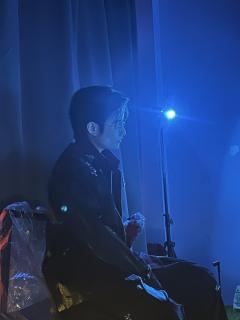“别看它，看我。”

近期的一个余韵持续了一周的情感本
很特