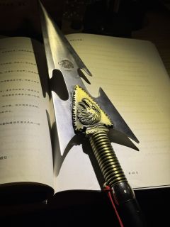 红树醉秋色,碧溪弹夜弦,
佳期不可再,风雨杳如年。
👬