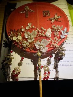 红树醉秋色,碧溪弹夜弦,
佳期不可再,风雨杳如年。
👬