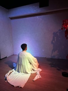 “你若拥我入怀,疼我入骨,护我周全,我愿意蒙上双眼,不去分辨