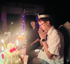 “愿莱利先生 永远安康
愿泉 永远懂得飞翔
愿莱利先生的泉